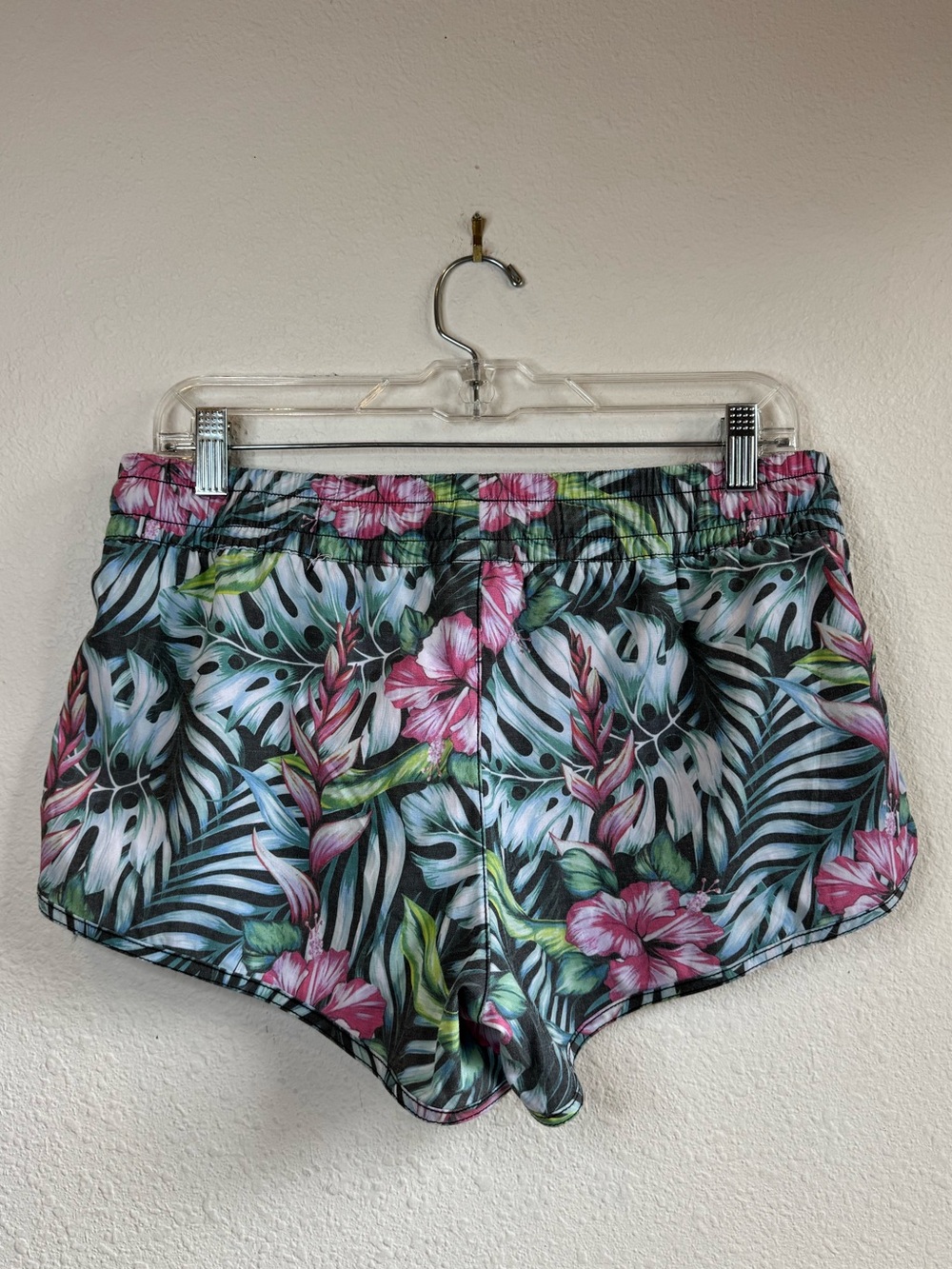 *NWT* SALT LIFE āJungle Vibes Volley Performanceā Shorts - Picture 14 of 17